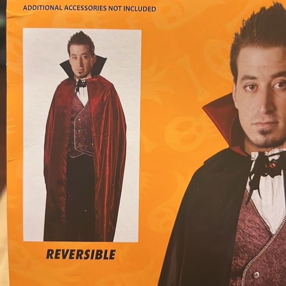 Reversible red and black vampire cape - Picture 2 of 2